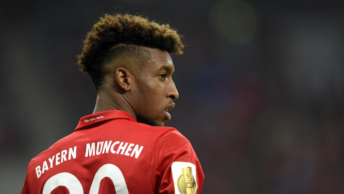 Skrzydłowy Bayernu Monachium Kingsley Coman doznał kontuzji więzadła pobocznego w kolanie na zgrupowaniu reprezentacji Francji i będzie pauzować przez dwa miesiące. Oznacza to, że kibice bawarskiego klubu zobaczą utalentowanego gracza w akcji dopiero w 2017 roku.