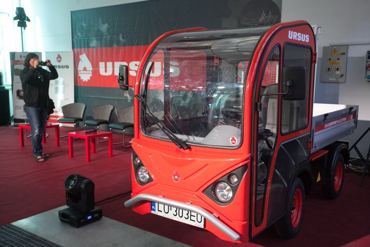 Podczas otwarcia zaprezentowany został także lekki dostawczy pojazd elektryczny marki Ursus został zaprojektowany tak, aby spełniał warunki homologacji L7e. Oznacza to, że masa auta nie przekroczy 600 kg. Pojazd został stworzony w oparciu o lekką, aluminiową ramę, a do jego budowy wykorzystano materiały kompozytowe.