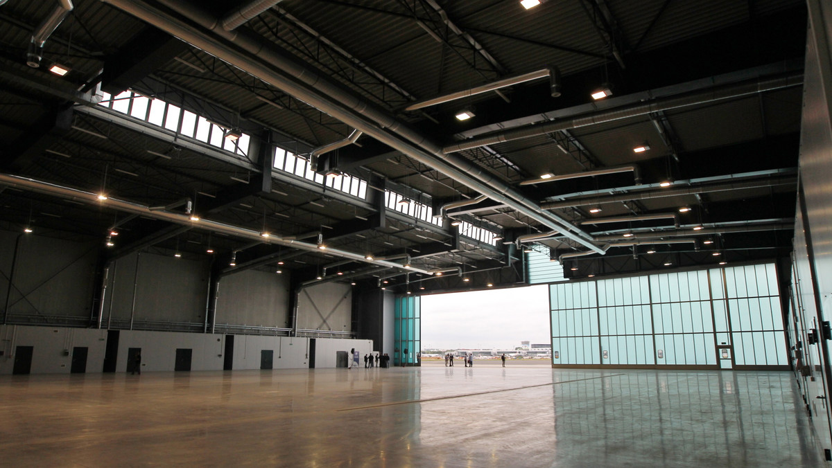 Nowy hangar na lotnisku