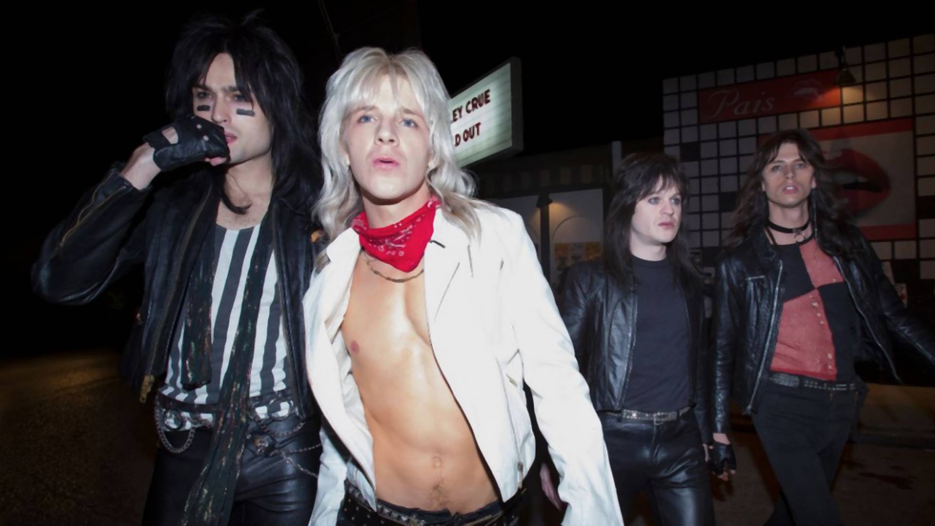 Hudobná dráma o rockeroch Mötley Crüe je divokou jazdou plnou drog a sexu, no nečakaj nič viac