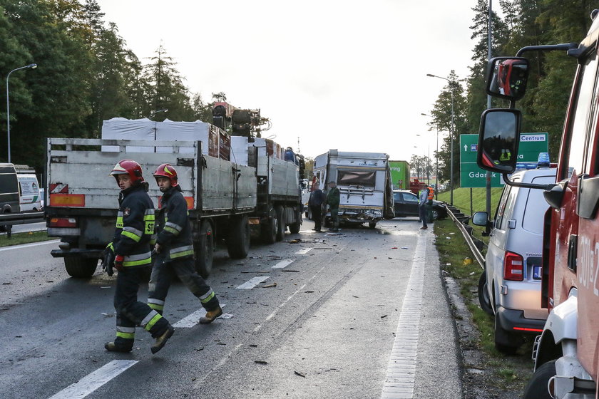 Karambol na obwodnicy Trójmiasta. Zderzyło się 7 pojazdów