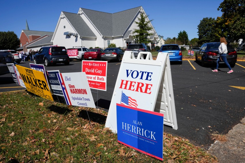 Glasačko mesto u Ruterfordtonu u Severnoj Karolini