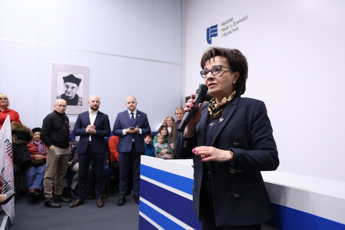 Przed komisją śledczą zeznaje Elżbieta Witek