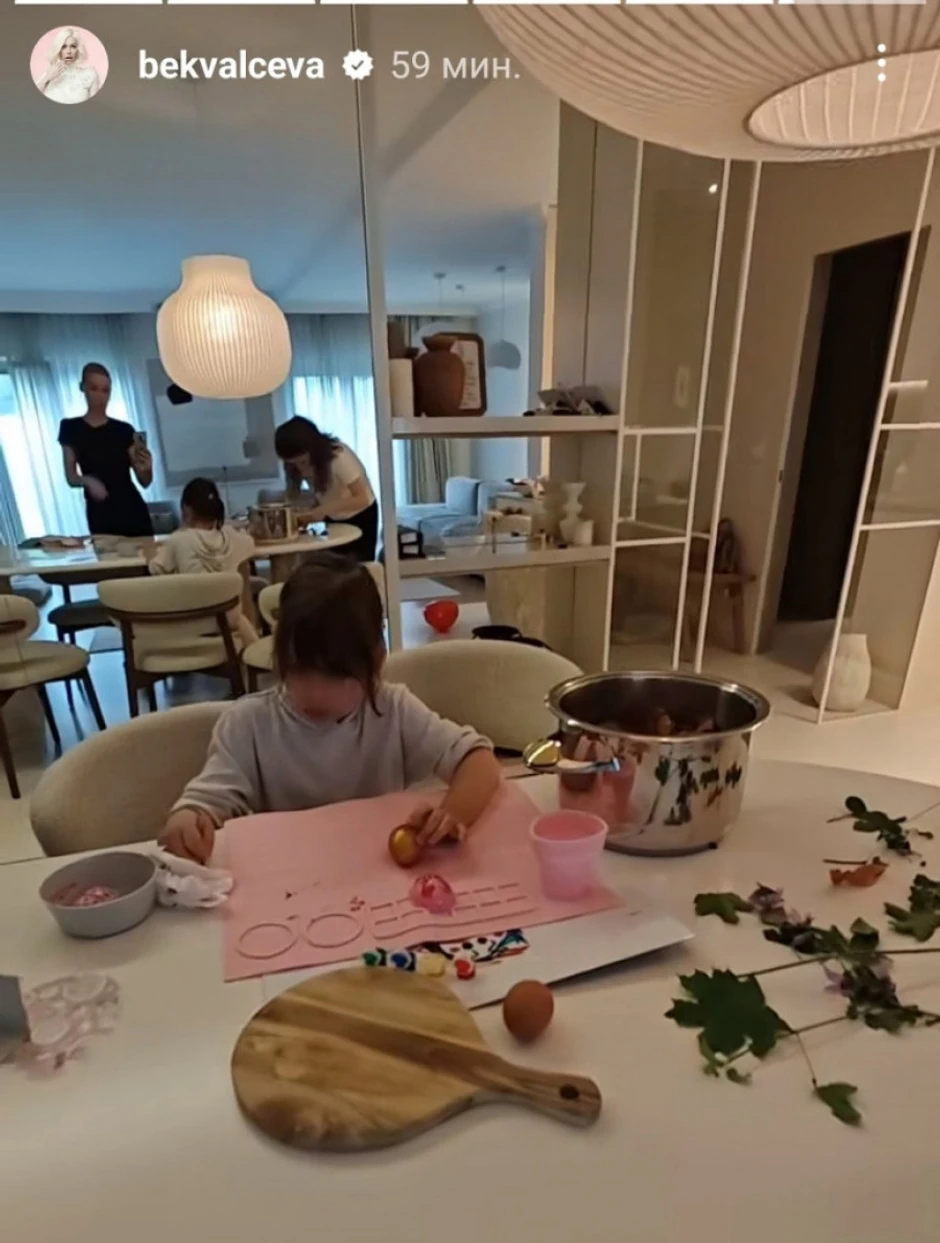 Nataša Bekvalac pokazala kako se u njenom domu farbaju jaja