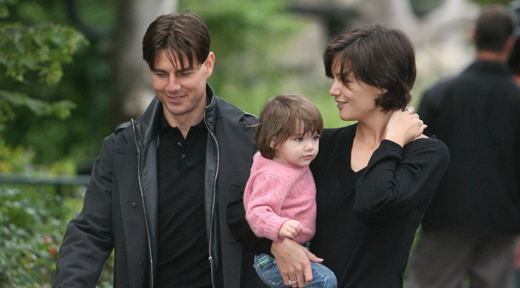 Tom Cruise, Katie Holmes és Suri Cruise 2007-ben