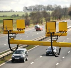 Fotoradary: wystarczy telefon do straży miejskiej i poseł nie płaci mandatu