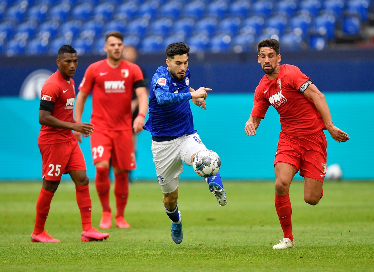 Suat Serdar (w niebieskiej koszulce)