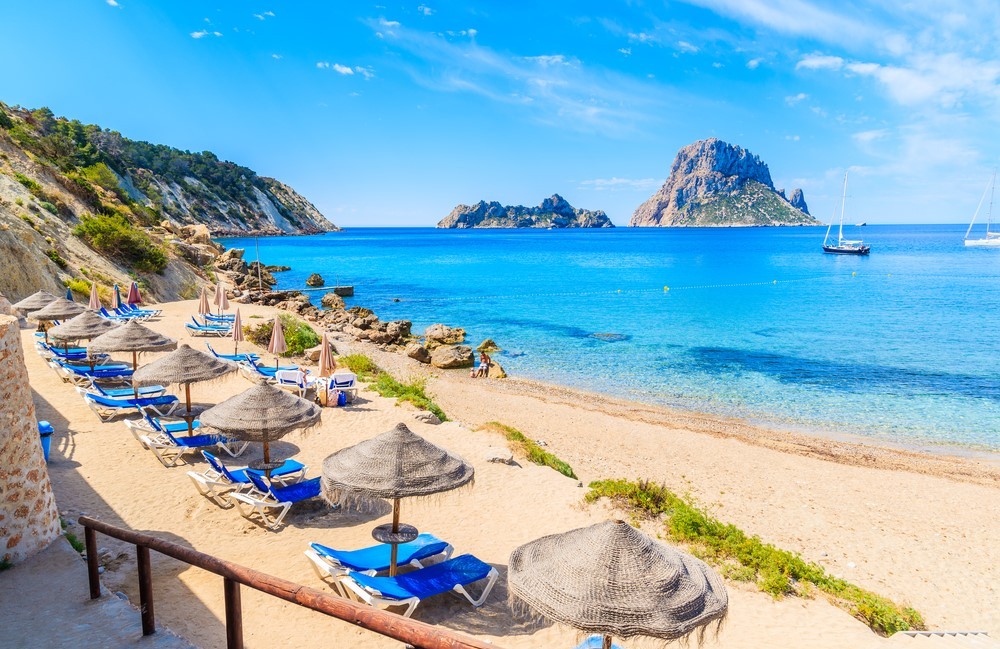 Pláž Cala d'Hort na ostrove Ibiza