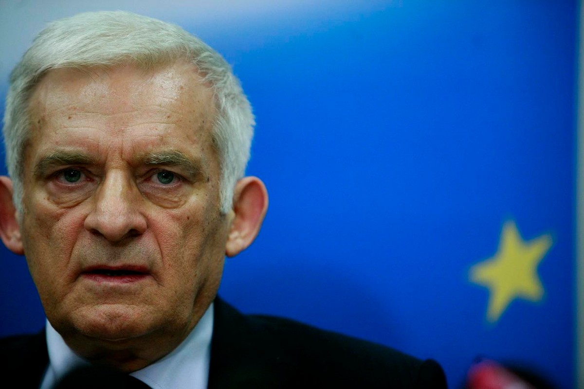 Szef PE Jerzy Buzek