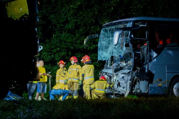 Wypadek w Kleszczowie. Zginęło dziewięć osób jadących busem