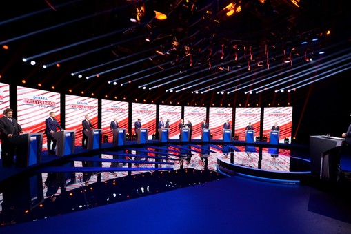 Debata wyborcza w TVP. Na zdjęciu od lewej: Stanisław Żółtek, Paweł Tanajno, Andrzej Duda, Waldemar Witkowski, Rafał Trzaskowski, Władyslaw Kosiniak-Kamysz, Robert Biedroń, Szymon Hołownia, Mirosław Piotrowski, Krzysztof Bosak, Marek Jakubiak, Warszawa, 17 czerwca 2020 r.