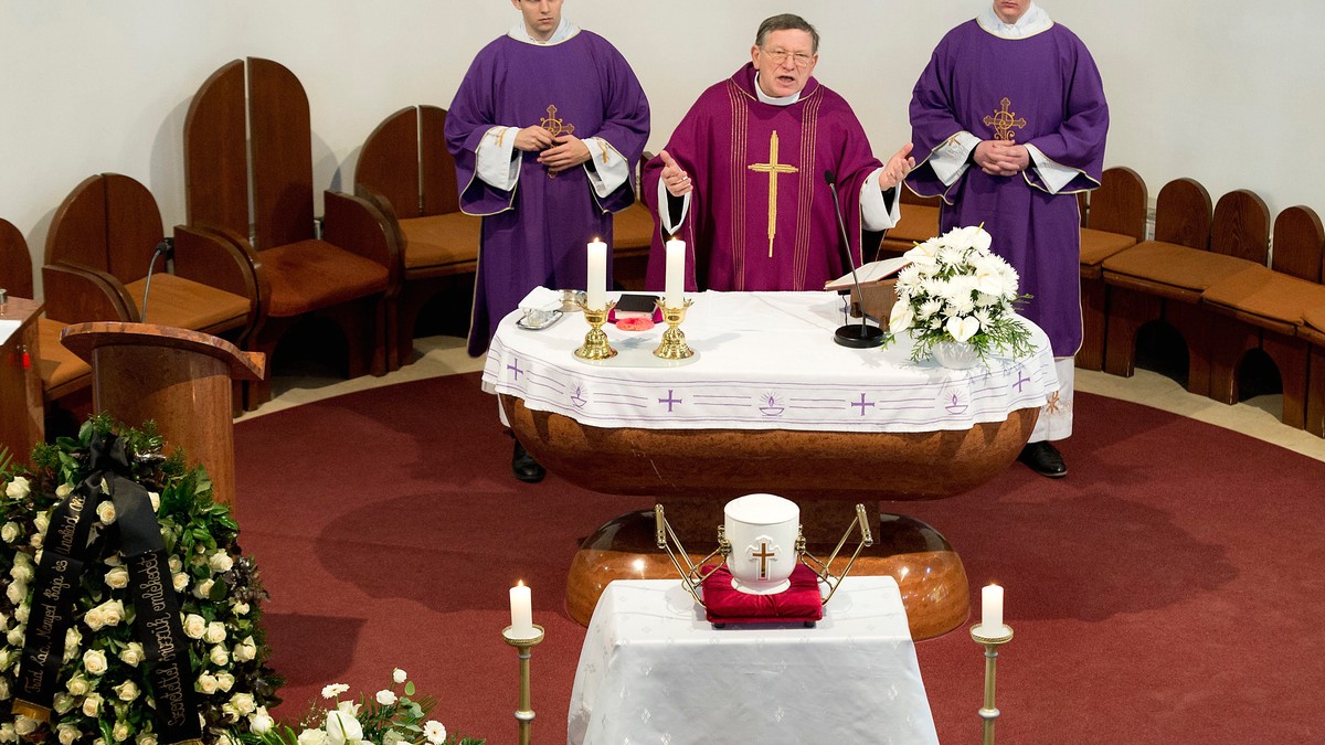 Hiába fordultak Ferenc pápához is a hívek, nyugdíjba küldték a népszerű győri plébánost: ő lett az utódja