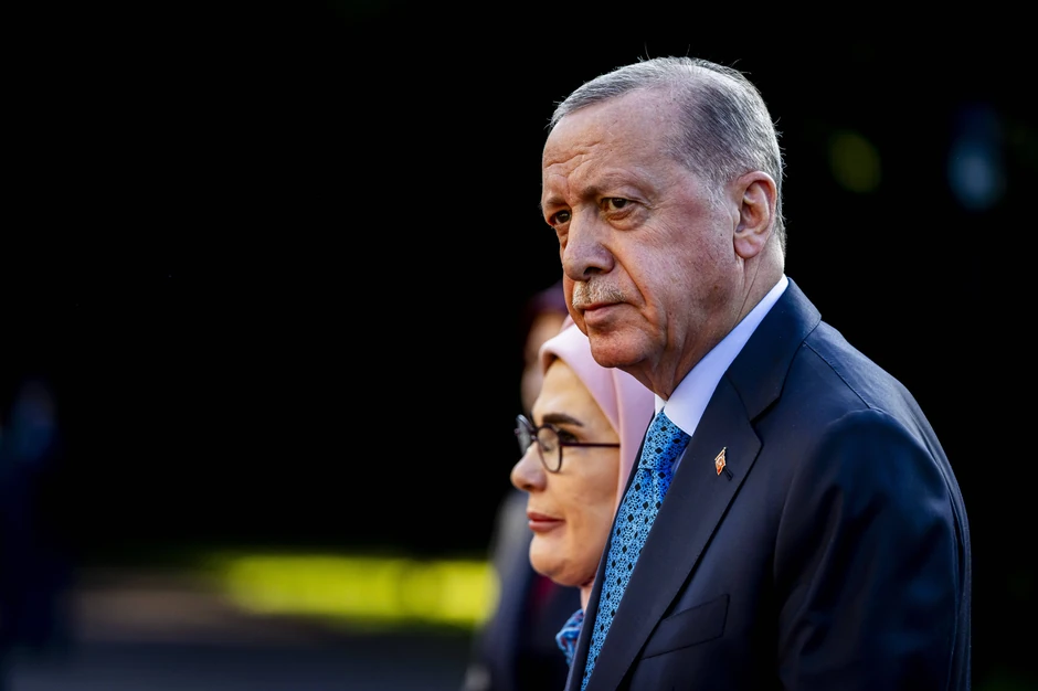 Erdogan sa suprugom