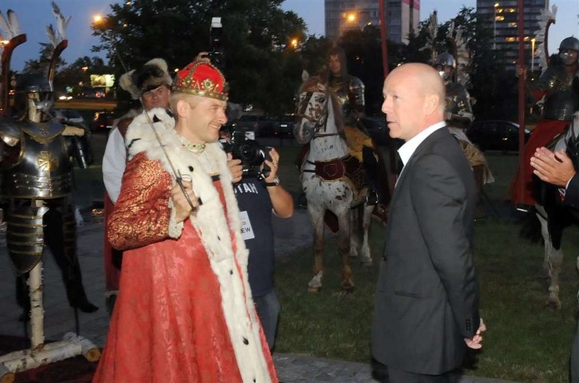 Bruce Willis w Warszawie dostał mieczem