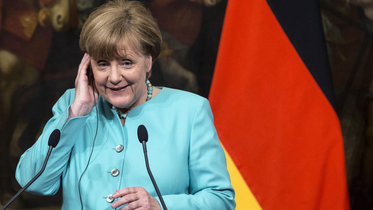 Kanclerz Niemiec Angela Merkel powiedziała dzisiaj w Rzymie, że propozycja Komisji Europejskiej, by kraje, które nie chcą przyjąć uchodźców, płaciły po 250 tysięcy euro za każdego z nich, to nie kara, ale forma "lojalności".