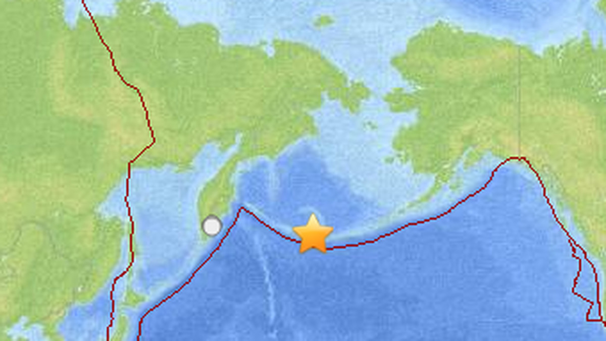 Bardzo silne trzęsienie ziemi o sile 8 stopni w skali Richtera wystąpiło w poniedziałek u wybrzeży położonego na zachód od Alaski Archipelagu Aleutów, istnieje groźba tsunami - poinformował amerykański instytut geosejsmiczny USGS.