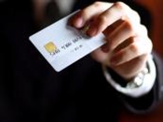 Dane dot. użytkowania służbowych kart bankowych przez pracowników urzędu są informacją publiczną