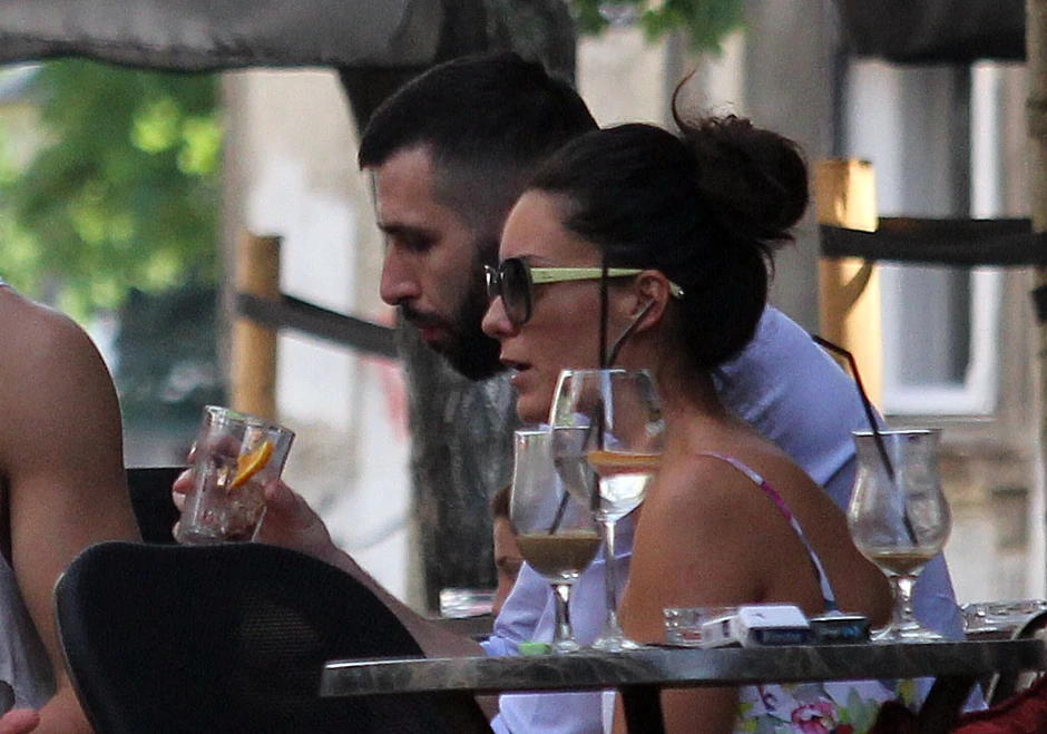 Marija je nosila naočare kojima je prekrila tragove slavlja