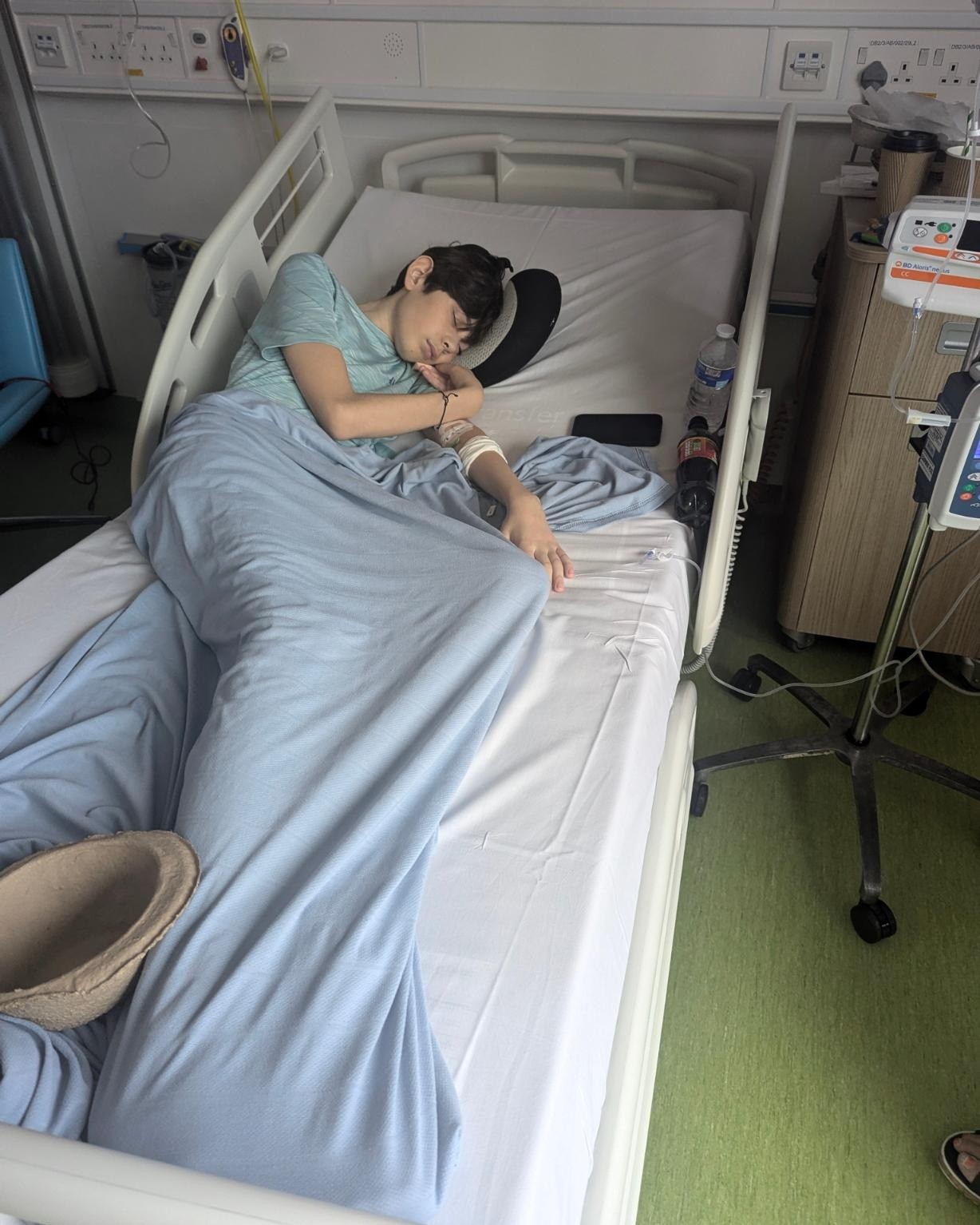 Liamovi diagnostikovali Hodgkinov lymfóm po tom, ako sa u neho spočiatku prejavovali príznaky únavy a suchého kašľa.