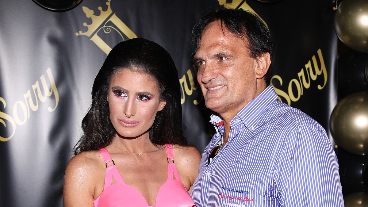 ĆERKA DIJANE JANKOVIĆ I 20 GODINA STARIJEG DANIELA PORASLA Otvorili joj Instagram i Dajana je već sada prava ikona stila: Preslikana je majka