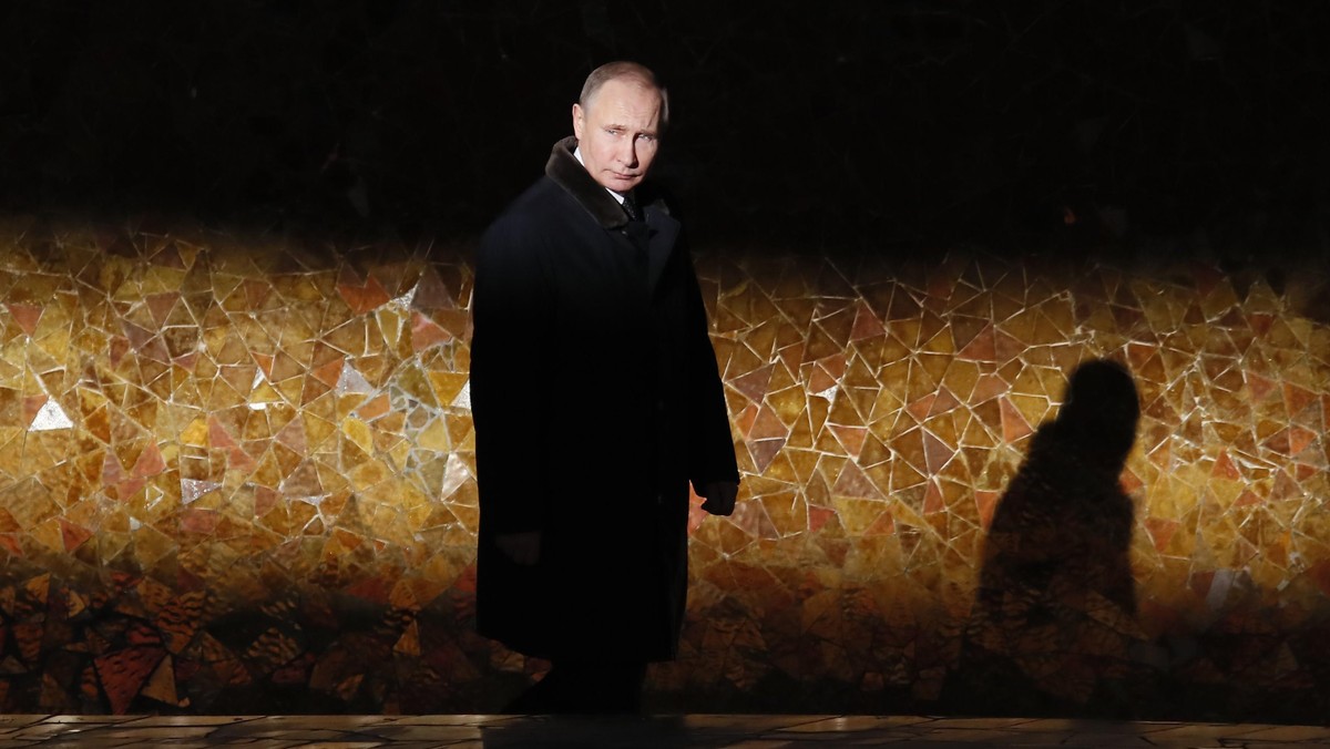 Russian President Putin attends a wreath laying ceremony at the eternal flame during an event to commemorate the 75th anniversary of the battle of Stalingrad in World War Two, at the Mamayev Kurgan memorial complex in Volgograd