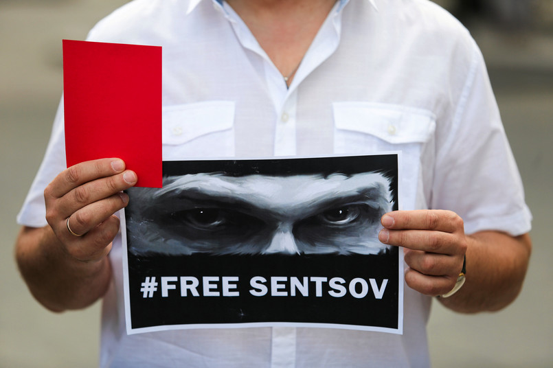 W piątek specjalny przedstawiciel USA ds. Ukrainy Kurt Volker napisał na Twitterze, że Rosja powinna uwolnić Sencowa, "nim stanie się odpowiedzialna za kolejną śmierć".