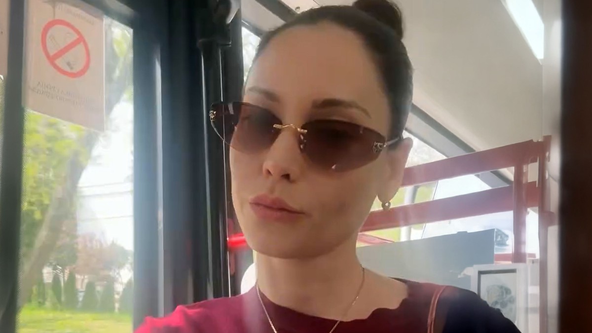LUKSUZA NI NA MAPI! Mirka Vasiljević SE VOZI GRADSKIM PREVOZOM! Ljudi u autobusu je gledali u neverici, a glumica tip-top sređena: 