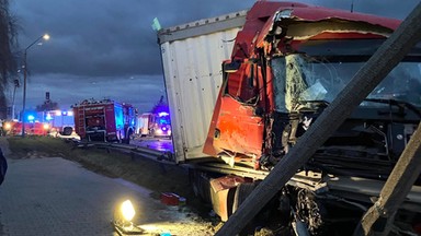 Wypadek wozu strażackiego pod Toruniem. Nie żyje dwójka strażaków. Jechali do pożaru