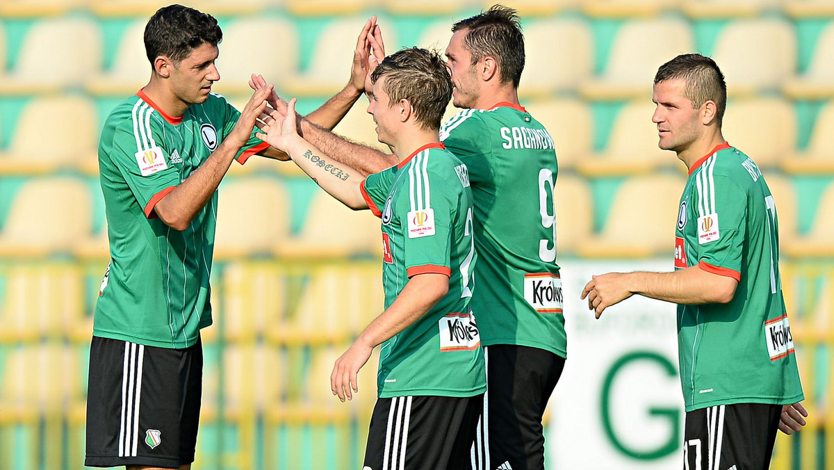 Legia Warszawa pewnie pokonała w 1/16 finału Pucharu Polski drugoligowy Rozwój Katowice 3:0 (2:0). Wyróżniającymi się postaciami spotkania byli Jakub Kosecki, Marek Saganowski i Michał Kucharczyk którzy wypracowali wszystkie bramki dla Legii. W kolejnej fazie Wojskowi zmierzą się z Górnikiem Zabrze.