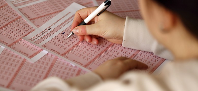 Wielka wygrana w Lotto. Zwyciężczyni zgarnęła fortunę dzięki liczbom obstawianym przez 30 lat