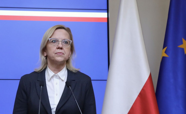 Bruksela, Belgia, 16.12.2021. Minister klimatu i środowiska Anna Moskwa podczas konferencji prasowej w siedzibie Stałego Przedstawicielstwa RP przy Unii Europejskiej w Brukseli