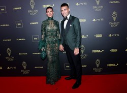 Żony, partnerki i dziewczyny piłkarzy błyszczały na gali Złotej Piłki [FOTO]