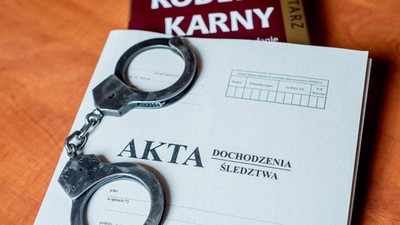 policja przestępstwo kajdanki akta