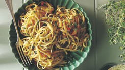 Aglio, olio e peperoncino. Najpyszniejszy przepis na obiad i kolację. Poleca Matteo Brunetti