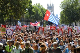 Tysiące Brytyjczyków protestują przeciwko decyzji o zawieszeniu parlamentu