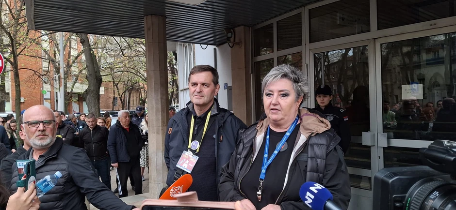 Dekanka Filozofskog fakulteta u Nišu ušla je u sedište policije i dobila informacije o studentu Arseniju Milosavljeviću