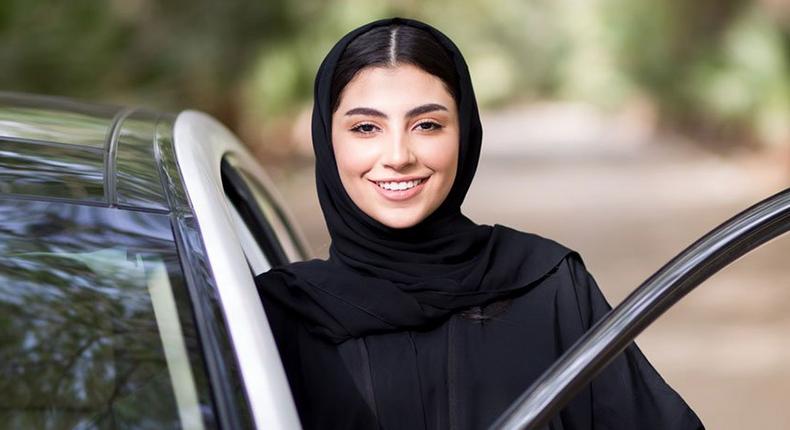 women saudi uber driver