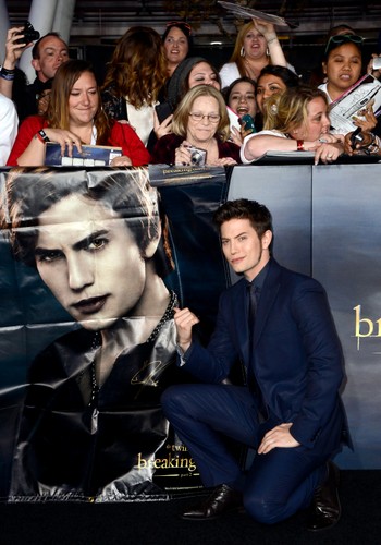 Jackson Rathbone na premierze filmu 'Saga Zmierzch: Przed świtem. Część 2'