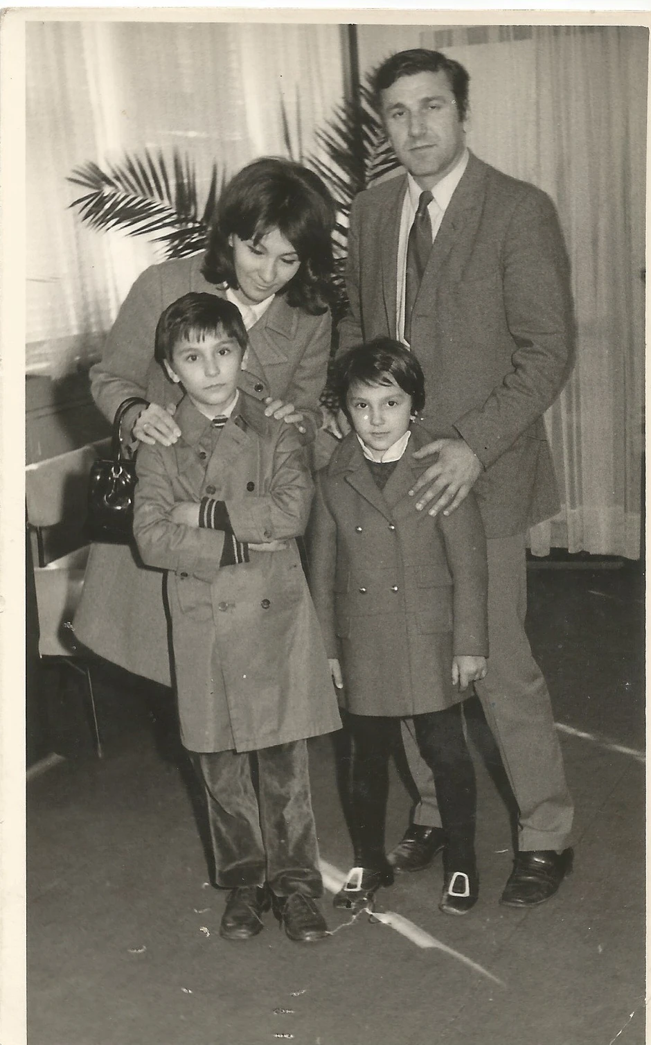 Bata Živojinović sa porodicom