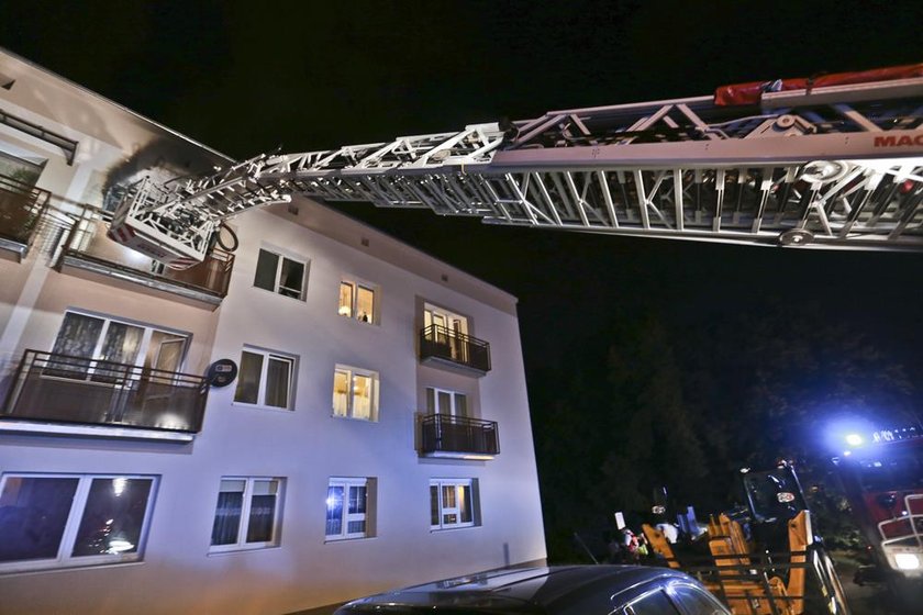 Uciekła przed pożarem na balkon. „Prawie spłonęła żywcem”