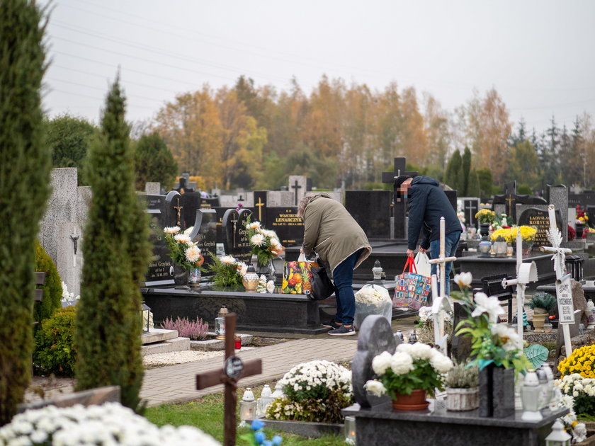 Ten cmentarz jest otwarty. Proboszcz zamienił go w park