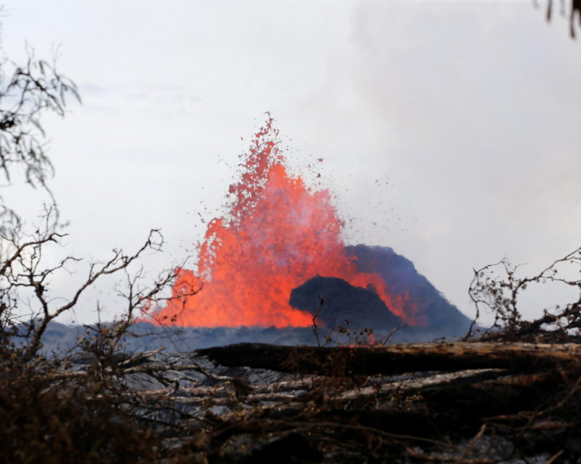 Erupcje wulkanu na Hawajach. Lawa dotarła do elektrowni 