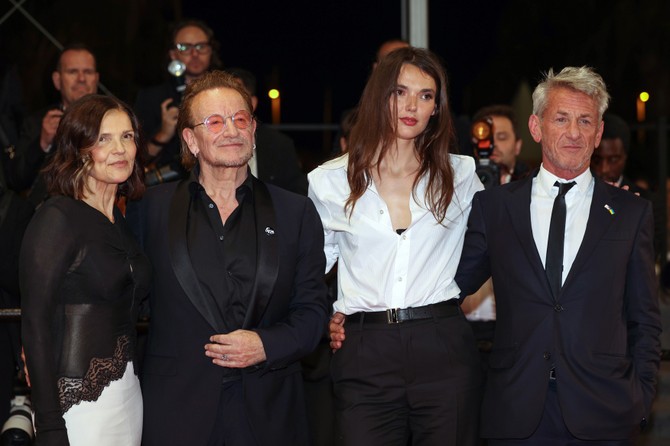ALi Hjuson, Bono Voks, Valerija Nikov i Šon Pen
