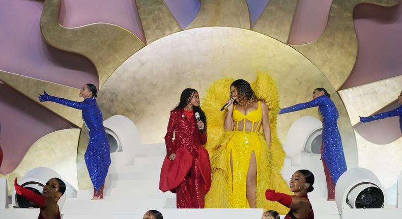 Beyoncé et sa fille Blue Ivy Carter se produisent sur scène lors de la grande révélation du nouvel hôtel de luxe de Dubaï, Atlantis The Royal, le 21 janvier 2023 à Dubaï, aux Émirats arabes unis.Kevin Mazur/Getty Images for Atlantis The Royal