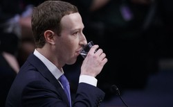 "Regulamin użytkownika jest do d...". Założyciel Facebooka zaliczył egzamin dojrzałości [OPINIA]