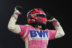 Pierwsza wygrana Pereza. Mechanicy Mercedesa spartaczyli swoją robotę [WYNIKI i KLASYFIKACJA]