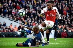 Liga angielska: Arsenal w hicie kolejki pokonał Manchester United i wyprzedził go w tabeli