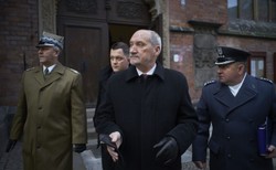 Powstanie departament smoleński w MON? Macierewicz przechodzi do ataku