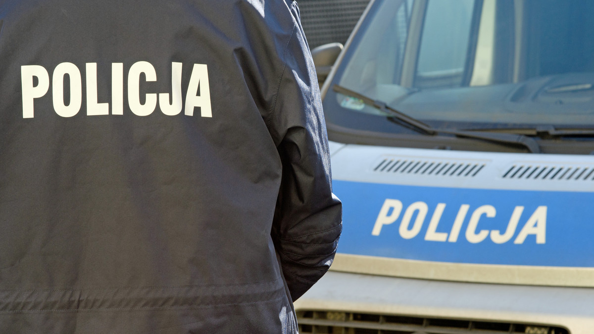 Policjanci z Opola odzyskali osobowego opla wartego ponad 70 000 złotych. Złodziejem okazał się 47-letni mieszkaniec Tomaszowa Mazowieckiego. Okazało się, że na sumieniu ma więcej przestępstw.