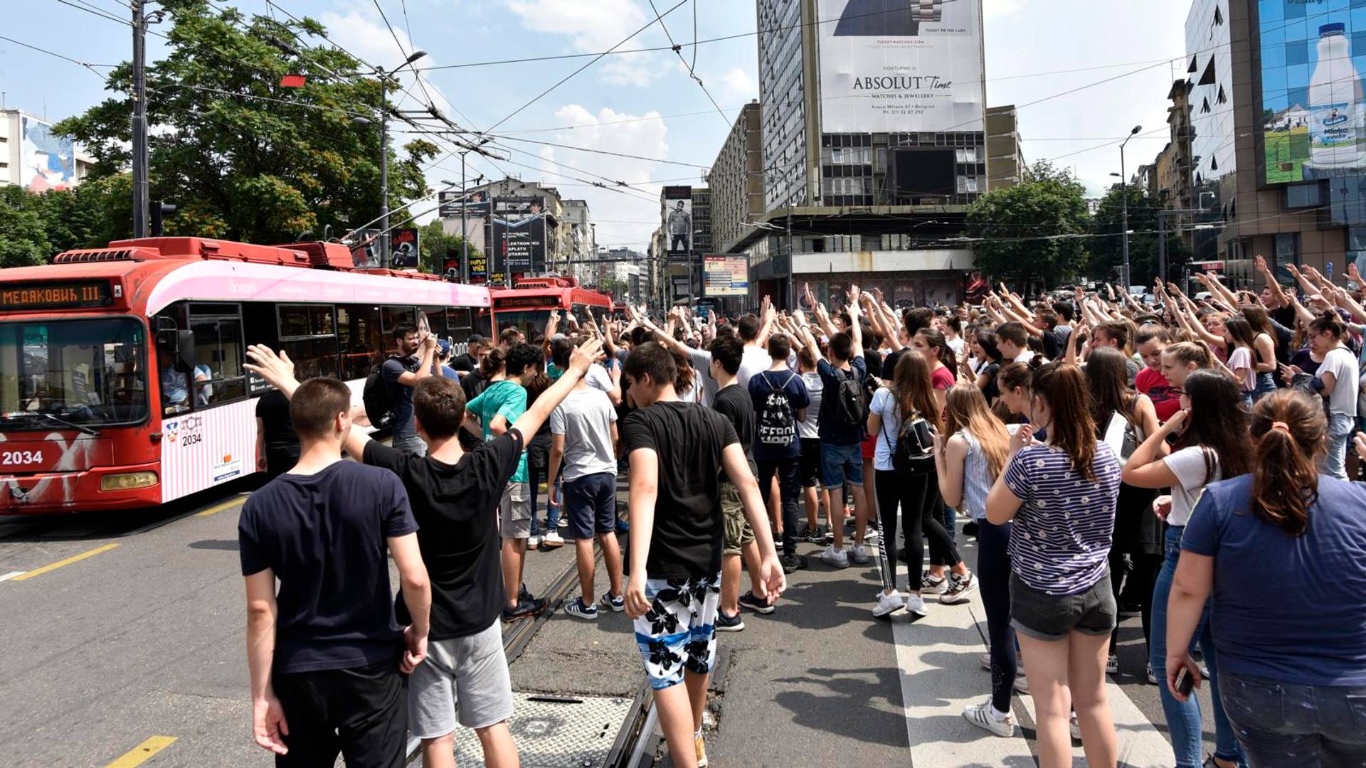 Decu ne zanima politika